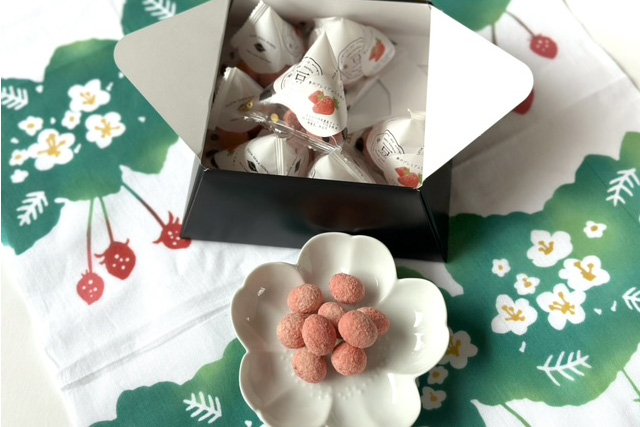 テトラタイプ季節限定豆菓子入りいちごのマスカルポーネッぴー